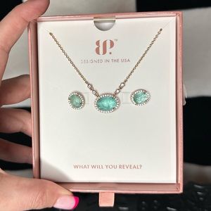 “The Alexandra Set” Bomb Party Simply Set